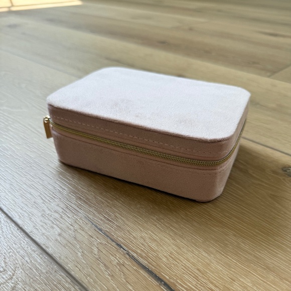 Velvet Accessory Organizer - Picture 1 of 7